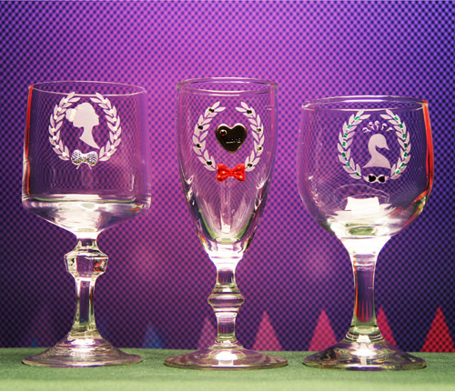 3 Crested Glasses